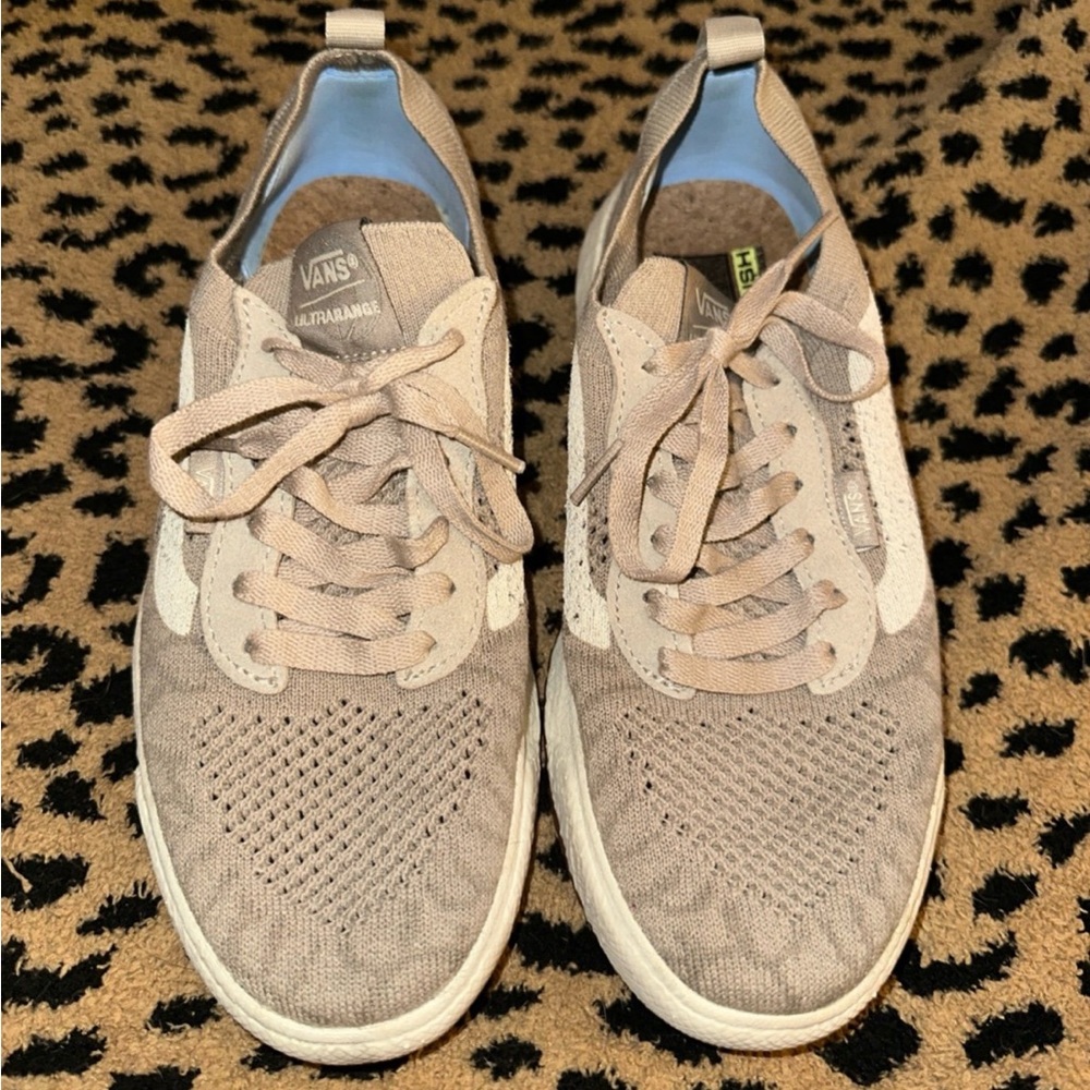 Vans - Picture 2 of 7